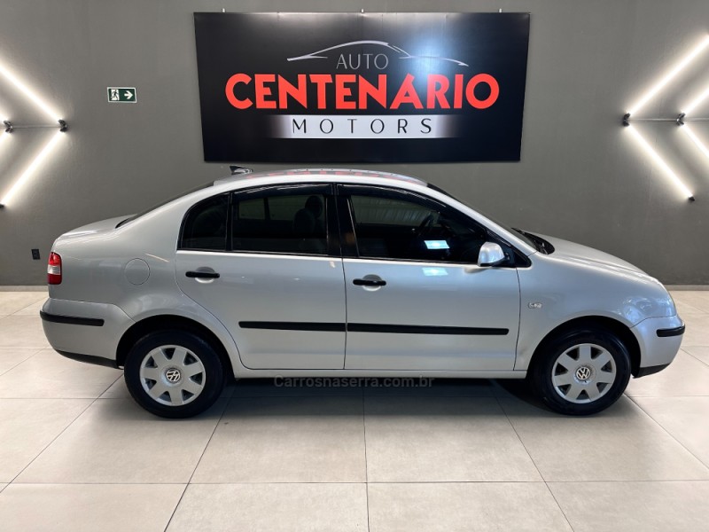POLO SEDAN 1.6 8V GASOLINA 4P MANUAL - 2003 - SAPIRANGA