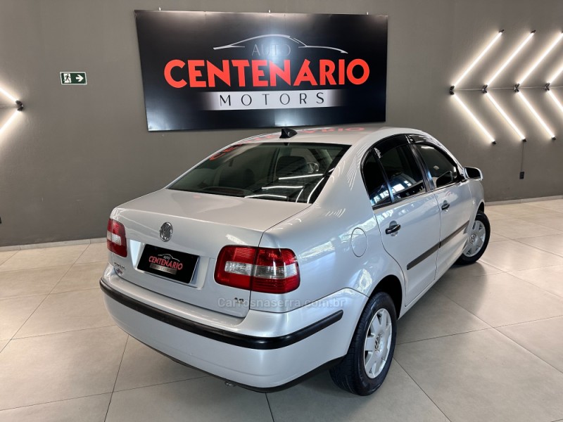 POLO SEDAN 1.6 8V GASOLINA 4P MANUAL - 2003 - SAPIRANGA