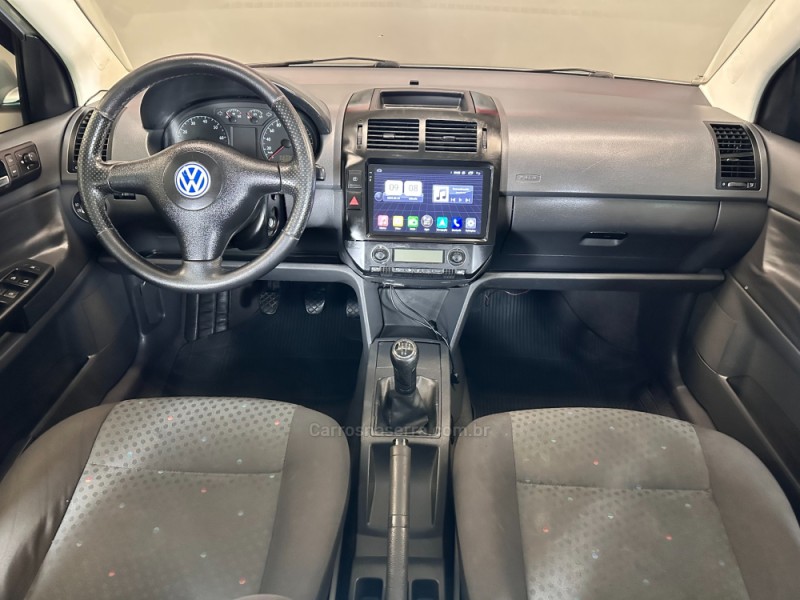 POLO SEDAN 1.6 8V GASOLINA 4P MANUAL - 2003 - SAPIRANGA