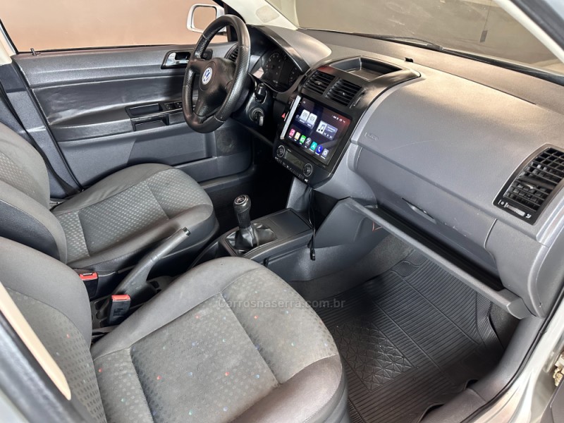 POLO SEDAN 1.6 8V GASOLINA 4P MANUAL - 2003 - SAPIRANGA
