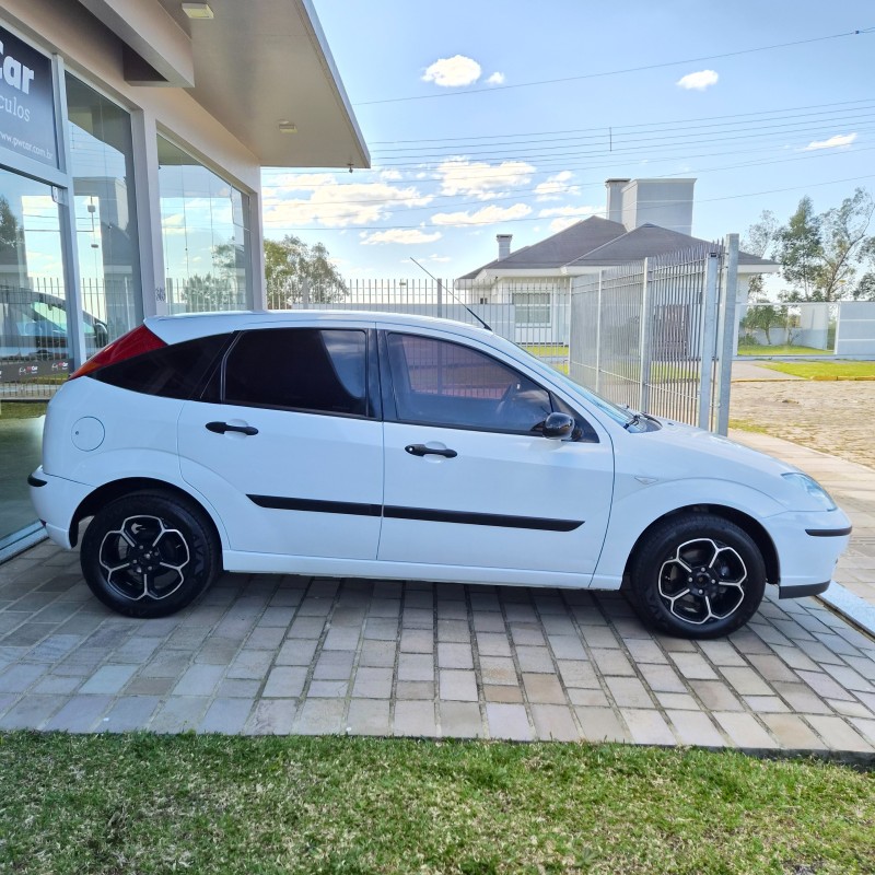 FOCUS 1.6 GL 8V GASOLINA 4P MANUAL - 2004 - BENTO GONçALVES