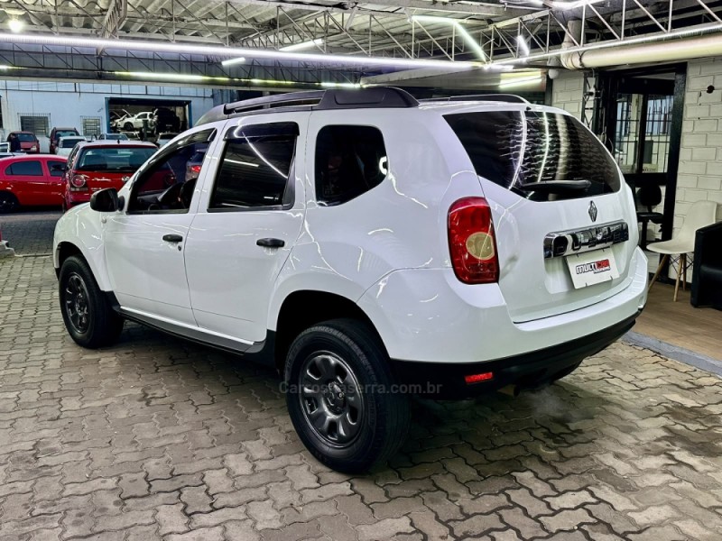 DUSTER 1.6 EXPRESSION 4X2 16V FLEX 4P MANUAL - 2015 - CAMPO BOM
