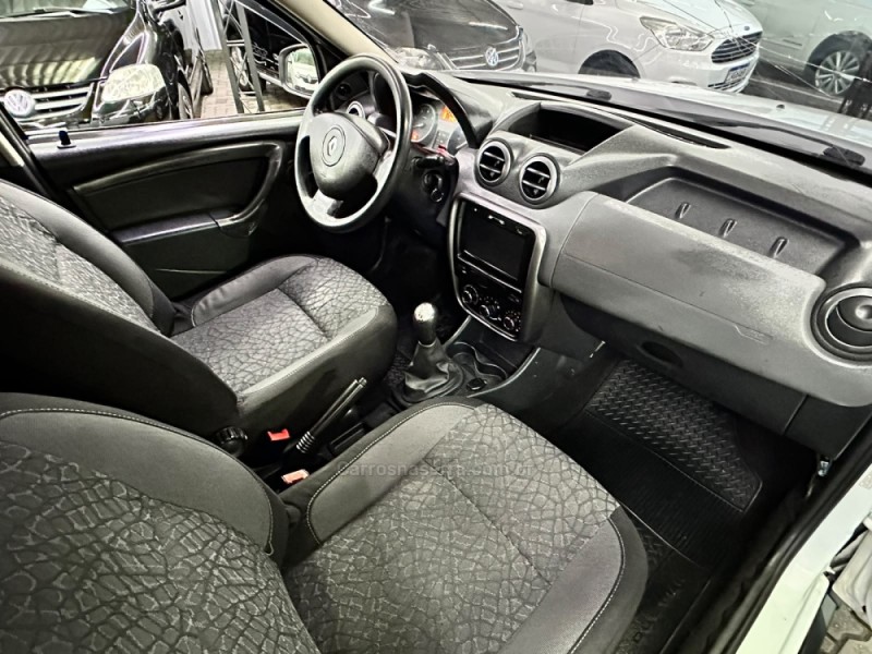 DUSTER 1.6 EXPRESSION 4X2 16V FLEX 4P MANUAL - 2015 - CAMPO BOM