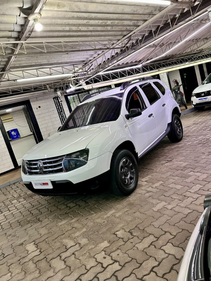 DUSTER 1.6 EXPRESSION 4X2 16V FLEX 4P MANUAL - 2015 - CAMPO BOM