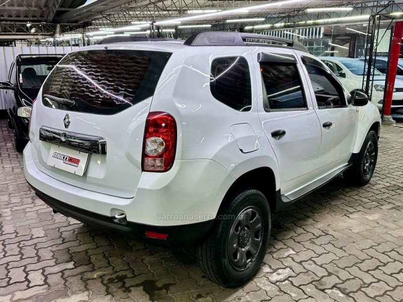 DUSTER 1.6 EXPRESSION 4X2 16V FLEX 4P MANUAL - 2015 - CAMPO BOM