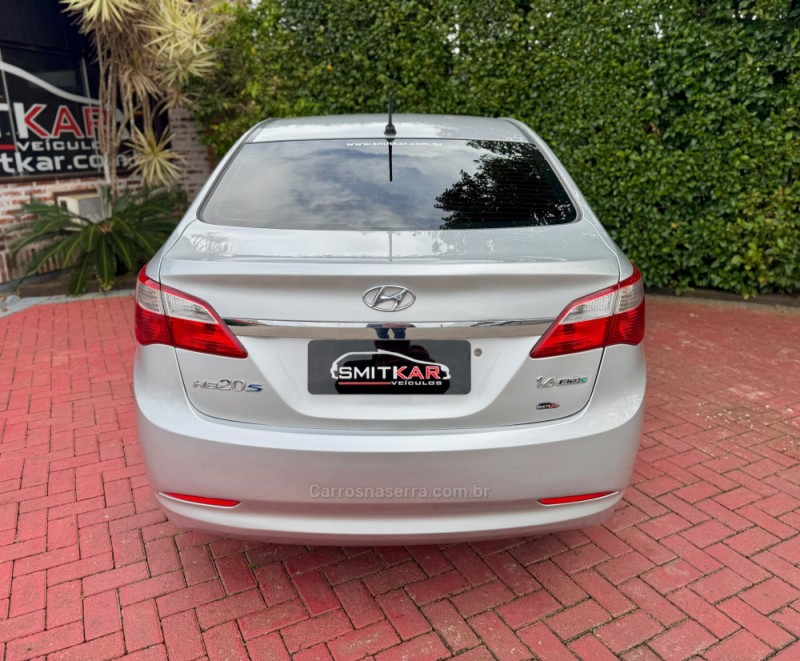 HB20S 1.6 COMFORT PLUS 16V FLEX 4P MANUAL - 2015 - ROLANTE