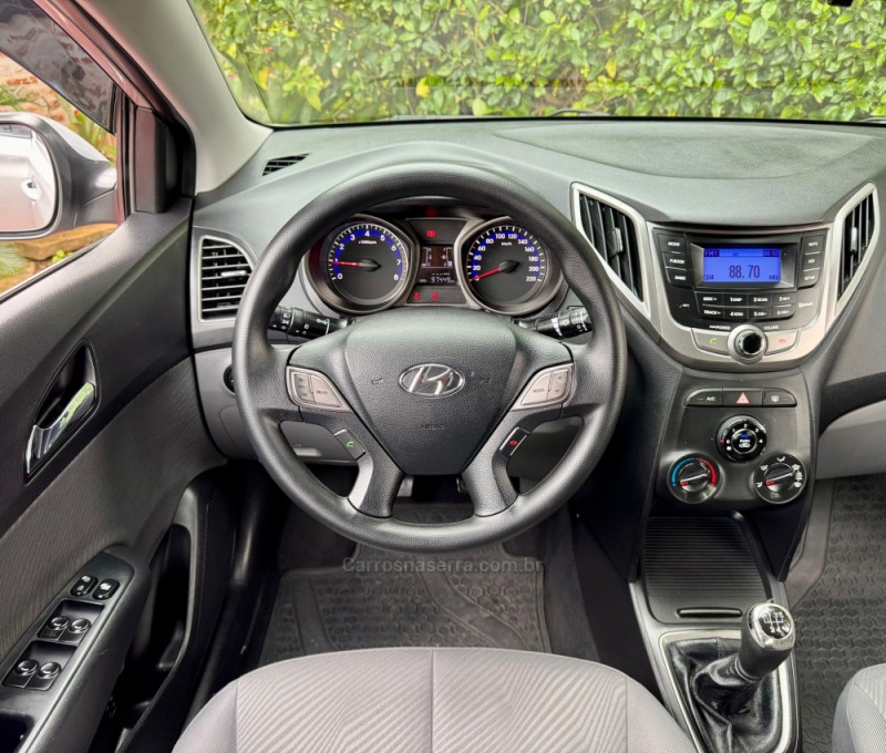 HB20S 1.6 COMFORT PLUS 16V FLEX 4P MANUAL - 2015 - ROLANTE