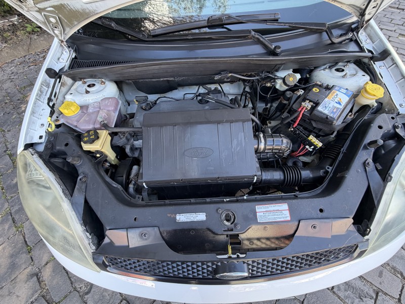FIESTA 1.0 MPI PERSONNALITÉ 8V GASOLINA 4P MANUAL - 2005 - CAXIAS DO SUL