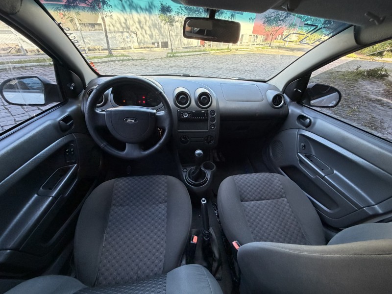 FIESTA 1.0 MPI PERSONNALITÉ 8V GASOLINA 4P MANUAL - 2005 - CAXIAS DO SUL