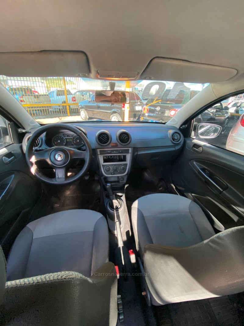 VOYAGE 1.0 MI 8V FLEX 4P MANUAL - 2010 - SAPIRANGA