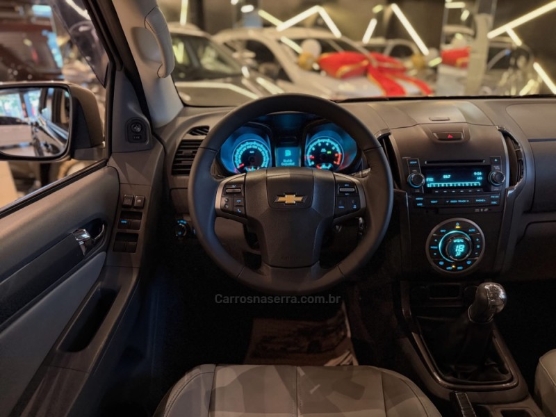 S10 2.4 LTZ 4X2 CD 8V FLEX 4P MANUAL - 2013 - NOVO HAMBURGO