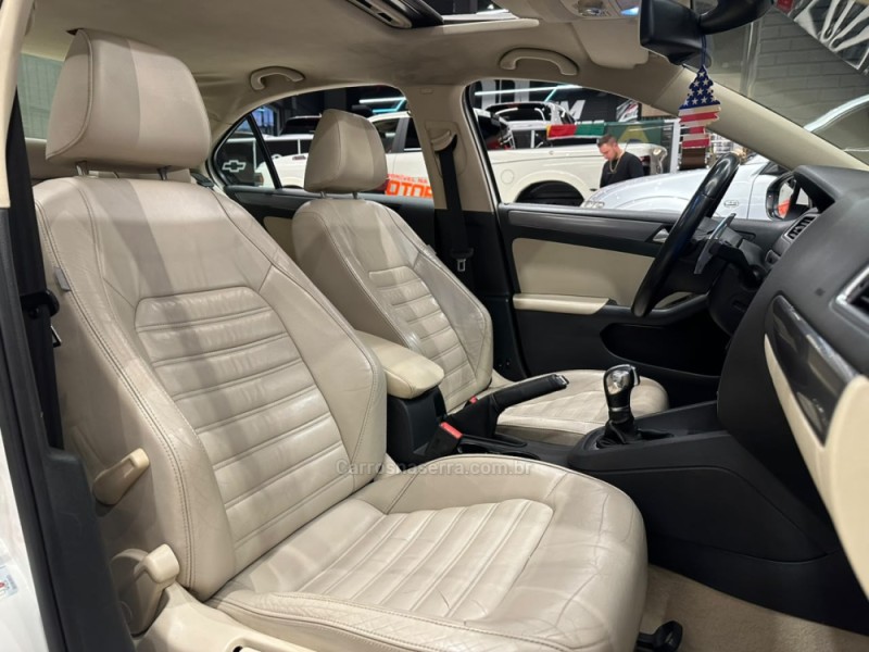 JETTA 2.0 TSI HIGHLINE 211CV GASOLINA 4P DSG - 2013 - CAXIAS DO SUL