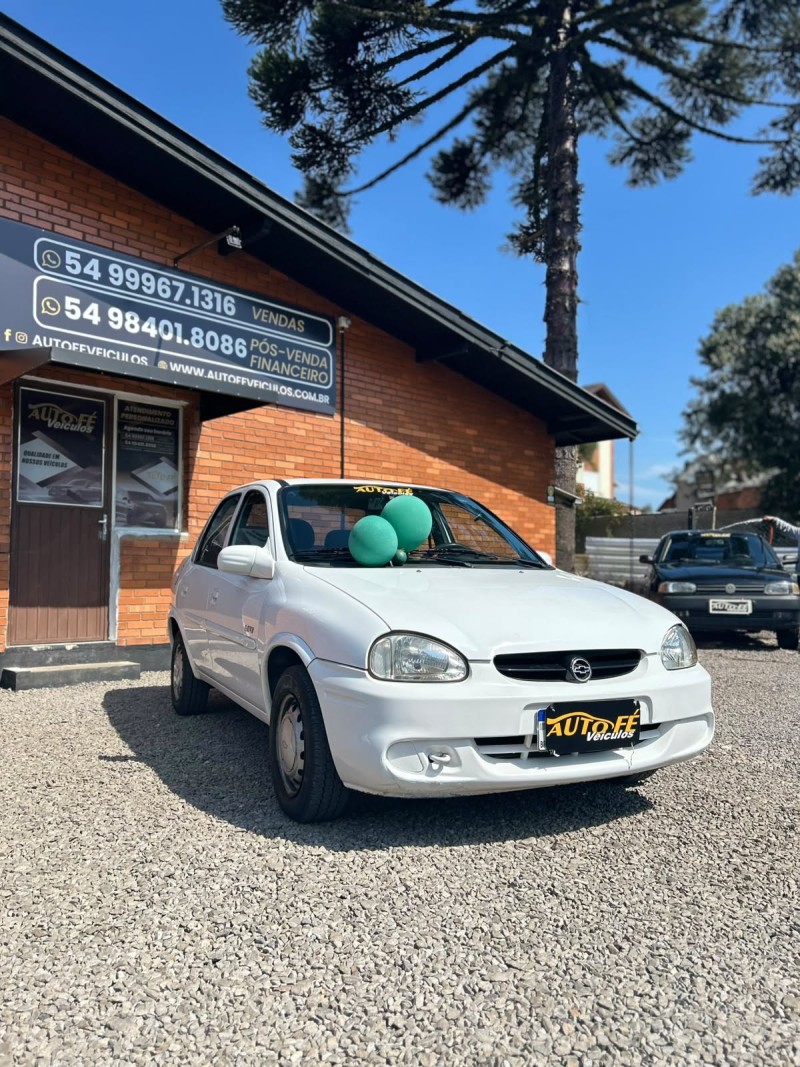 CLASSIC 1.0 MPFI LIFE 8V GASOLINA 4P MANUAL - 2005 - CANELA
