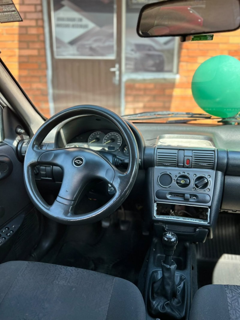 CLASSIC 1.0 MPFI LIFE 8V GASOLINA 4P MANUAL - 2005 - CANELA