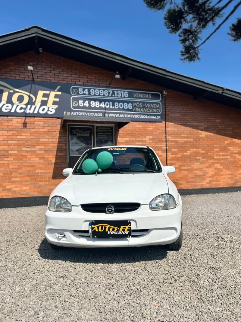 CLASSIC 1.0 MPFI LIFE 8V GASOLINA 4P MANUAL - 2005 - CANELA