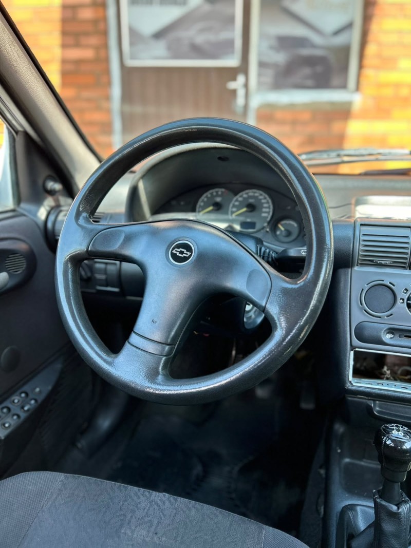 CLASSIC 1.0 MPFI LIFE 8V GASOLINA 4P MANUAL - 2005 - CANELA