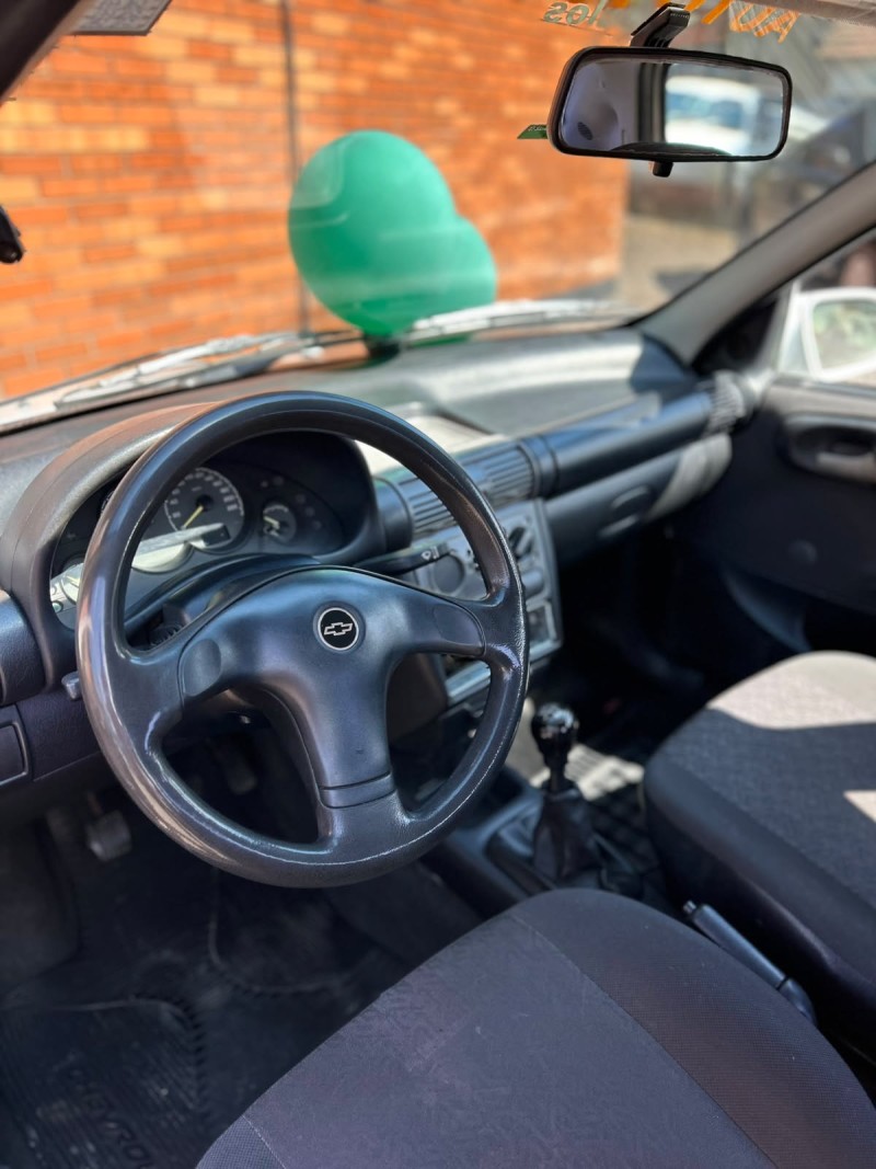 CLASSIC 1.0 MPFI LIFE 8V GASOLINA 4P MANUAL - 2005 - CANELA