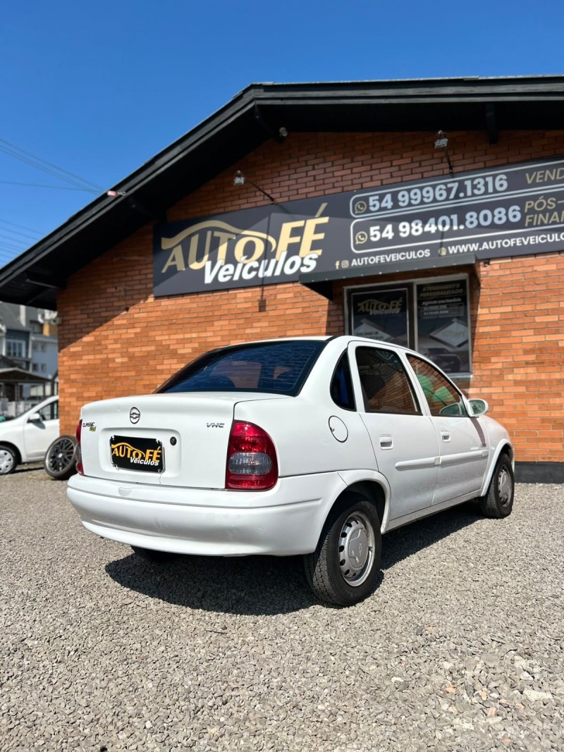 CLASSIC 1.0 MPFI LIFE 8V GASOLINA 4P MANUAL - 2005 - CANELA