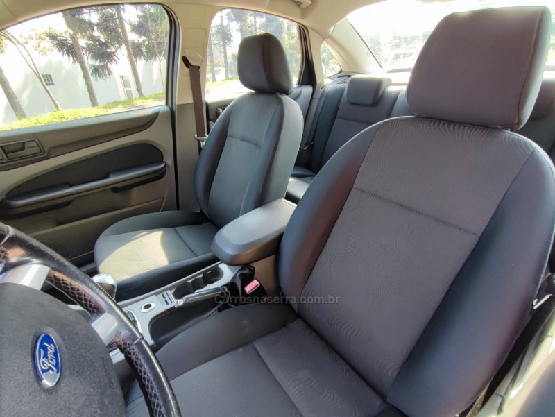FOCUS 2.0 GLX SEDAN 16V GASOLINA 4P MANUAL - 2010 - FARROUPILHA