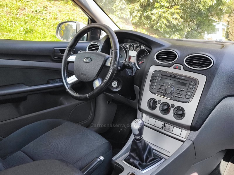 FOCUS 2.0 GLX SEDAN 16V GASOLINA 4P MANUAL - 2010 - FARROUPILHA