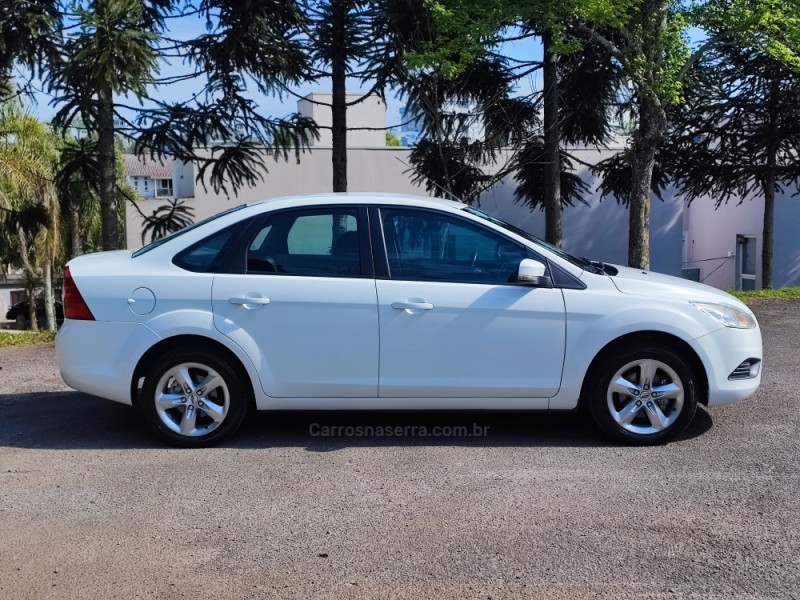 FOCUS 2.0 GLX SEDAN 16V GASOLINA 4P MANUAL - 2010 - FARROUPILHA