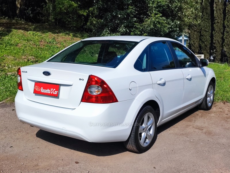 FOCUS 2.0 GLX SEDAN 16V GASOLINA 4P MANUAL - 2010 - FARROUPILHA