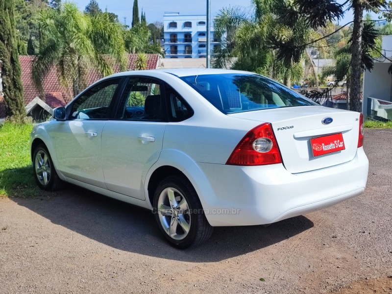 FOCUS 2.0 GLX SEDAN 16V GASOLINA 4P MANUAL - 2010 - FARROUPILHA