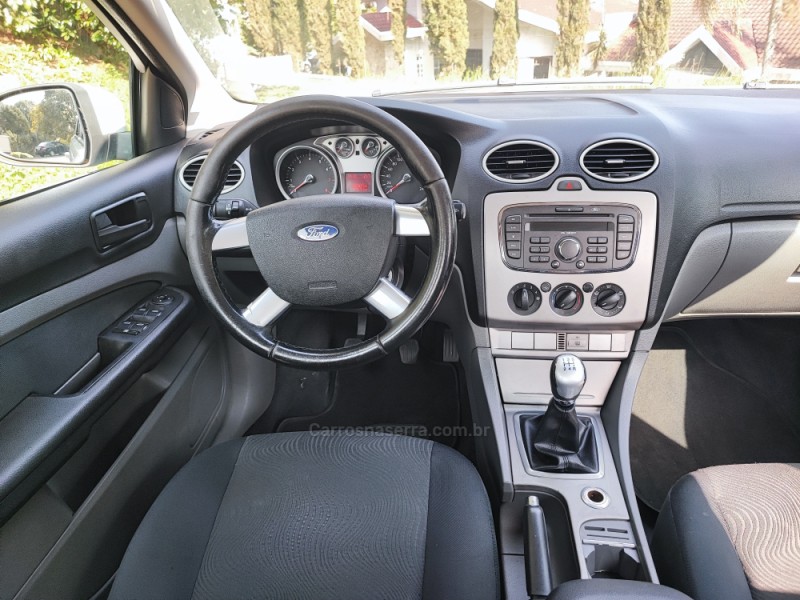 FOCUS 2.0 GLX SEDAN 16V GASOLINA 4P MANUAL - 2010 - FARROUPILHA