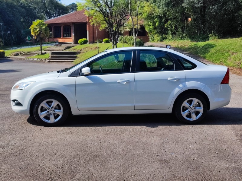 FOCUS 2.0 GLX SEDAN 16V GASOLINA 4P MANUAL - 2010 - FARROUPILHA