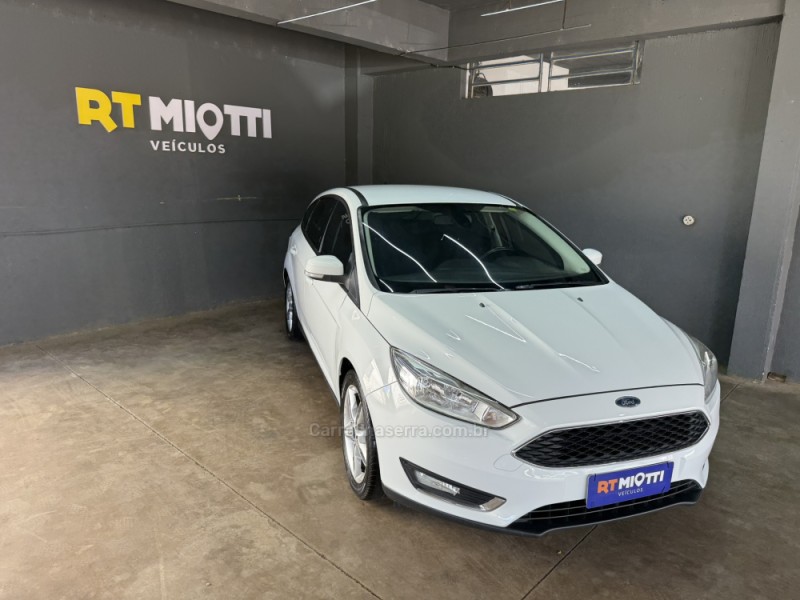 FOCUS 1.6 SE 16V FLEX 4P MANUAL - 2017 - MUçUM