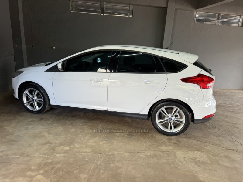 FOCUS 1.6 SE 16V FLEX 4P MANUAL - 2017 - MUçUM