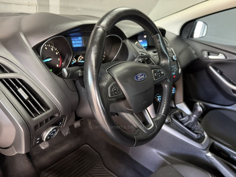 FOCUS 1.6 SE 16V FLEX 4P MANUAL - 2017 - MUçUM
