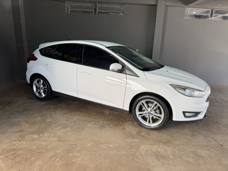 FOCUS 1.6 SE 16V FLEX 4P MANUAL - 2017 - MUçUM