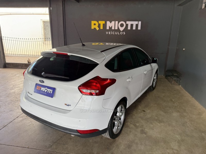 FOCUS 1.6 SE 16V FLEX 4P MANUAL - 2017 - MUçUM