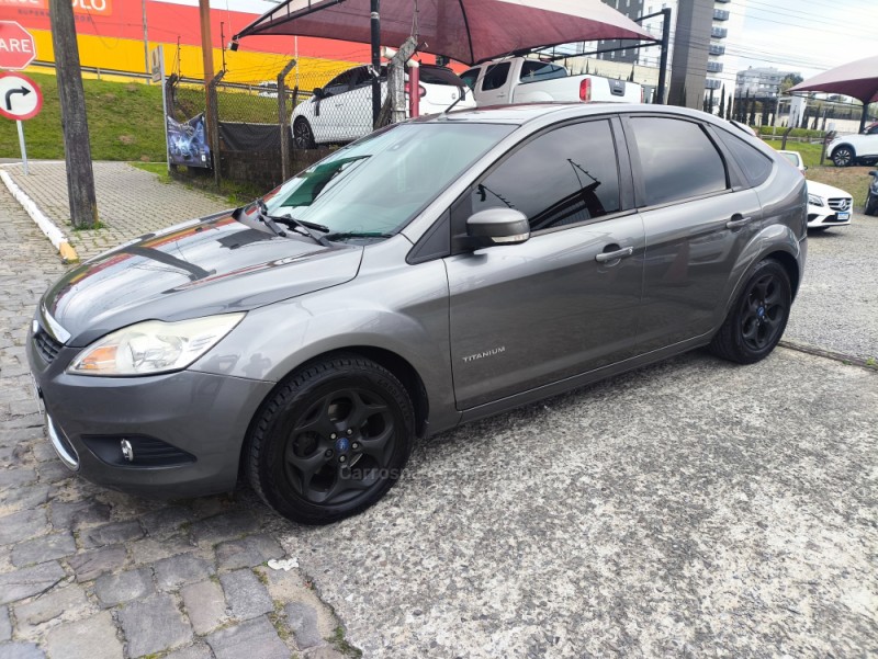 FOCUS 2.0 TITANIUM HATCH 16V FLEX 4P AUTOMÁTICO - 2013 - FARROUPILHA