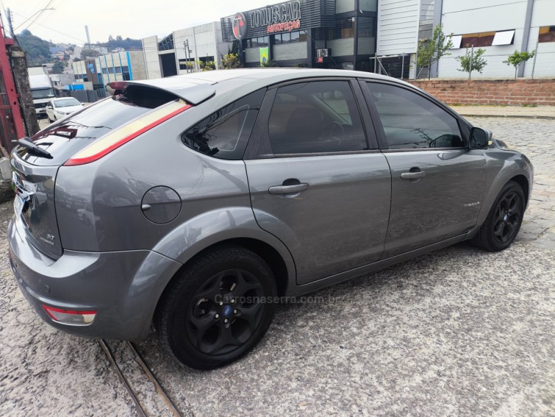 FOCUS 2.0 TITANIUM HATCH 16V FLEX 4P AUTOMÁTICO - 2013 - FARROUPILHA