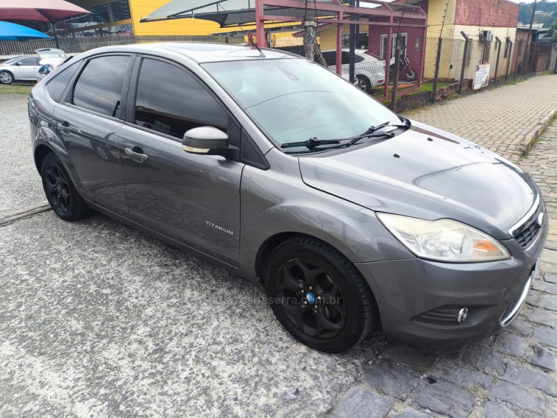 FOCUS 2.0 TITANIUM HATCH 16V FLEX 4P AUTOMÁTICO