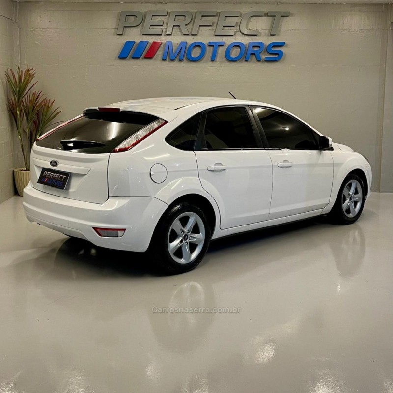 FOCUS 1.6 GLX 16V FLEX 4P MANUAL - 2011 - BENTO GONçALVES