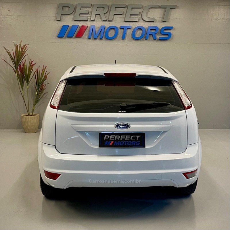 FOCUS 1.6 GLX 16V FLEX 4P MANUAL - 2011 - BENTO GONçALVES
