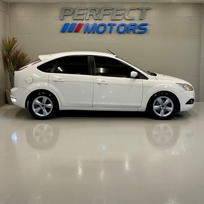 FOCUS 1.6 GLX 16V FLEX 4P MANUAL - 2011 - BENTO GONçALVES