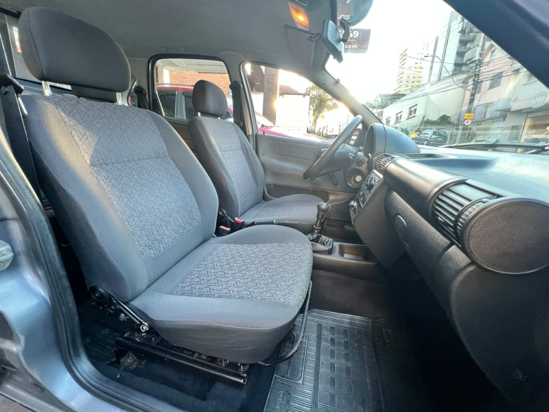 CORSA 1.0 MPFI CLASSIC SEDAN LIFE 8V FLEX 4P MANUAL - 2005 - CAXIAS DO SUL
