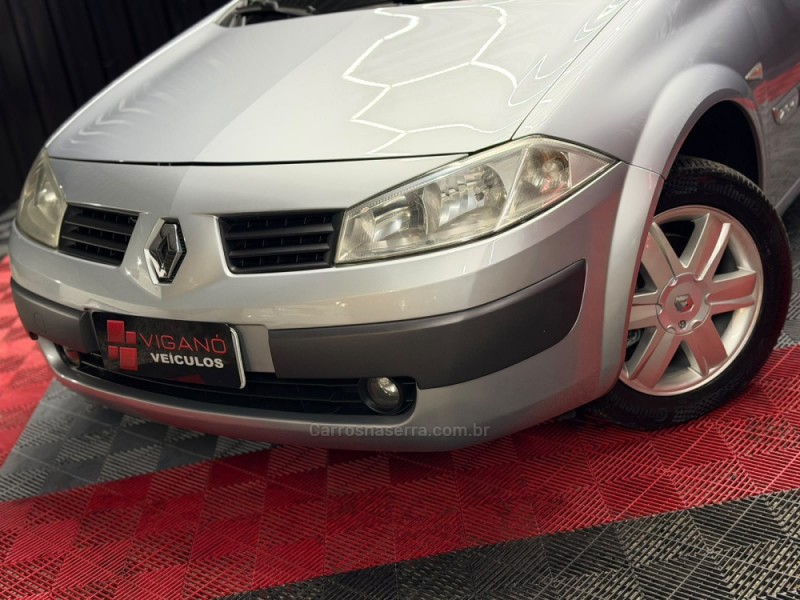 MÉGANE 2.0 DYNAMIQUE SEDAN 16V GASOLINA 4P MANUAL - 2008 - CAXIAS DO SUL