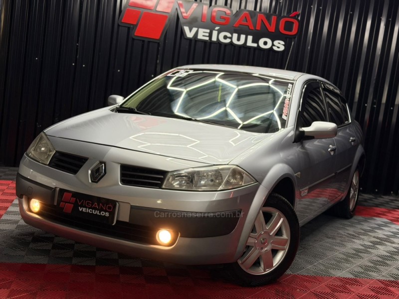 MÉGANE 2.0 DYNAMIQUE SEDAN 16V GASOLINA 4P MANUAL - 2008 - CAXIAS DO SUL