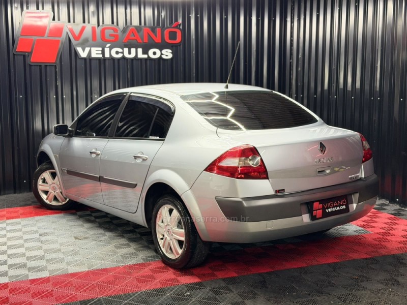 MÉGANE 2.0 DYNAMIQUE SEDAN 16V GASOLINA 4P MANUAL - 2008 - CAXIAS DO SUL