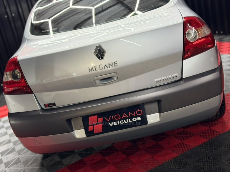 MÉGANE 2.0 DYNAMIQUE SEDAN 16V GASOLINA 4P MANUAL - 2008 - CAXIAS DO SUL