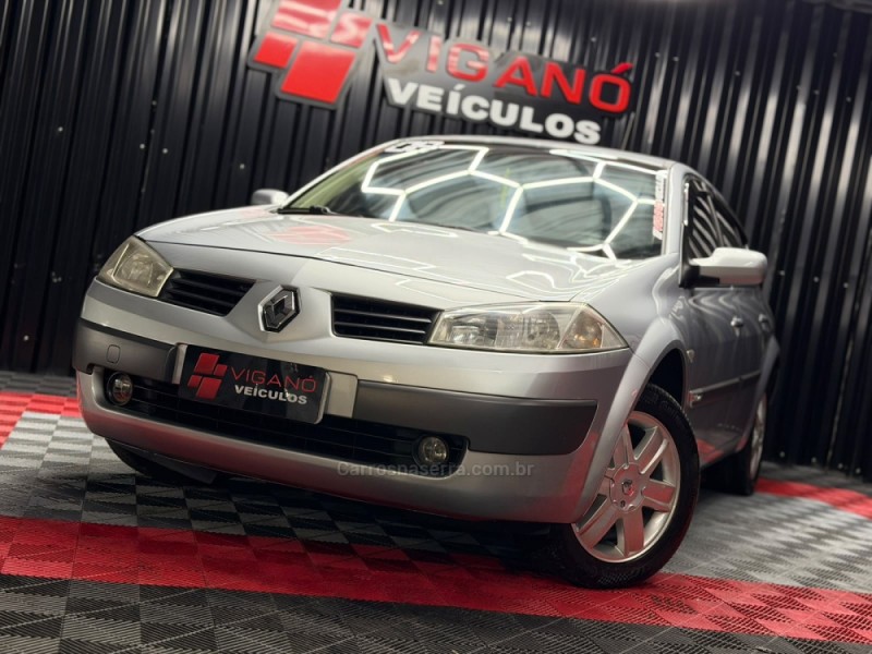 MÉGANE 2.0 DYNAMIQUE SEDAN 16V GASOLINA 4P MANUAL - 2008 - CAXIAS DO SUL