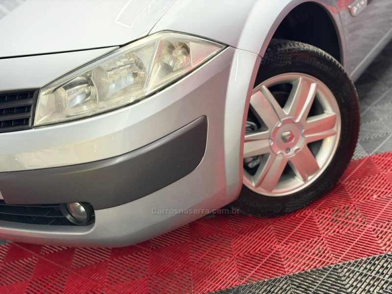 MÉGANE 2.0 DYNAMIQUE SEDAN 16V GASOLINA 4P MANUAL - 2008 - CAXIAS DO SUL