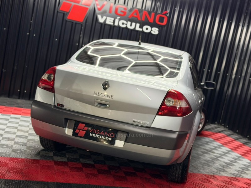 MÉGANE 2.0 DYNAMIQUE SEDAN 16V GASOLINA 4P MANUAL - 2008 - CAXIAS DO SUL