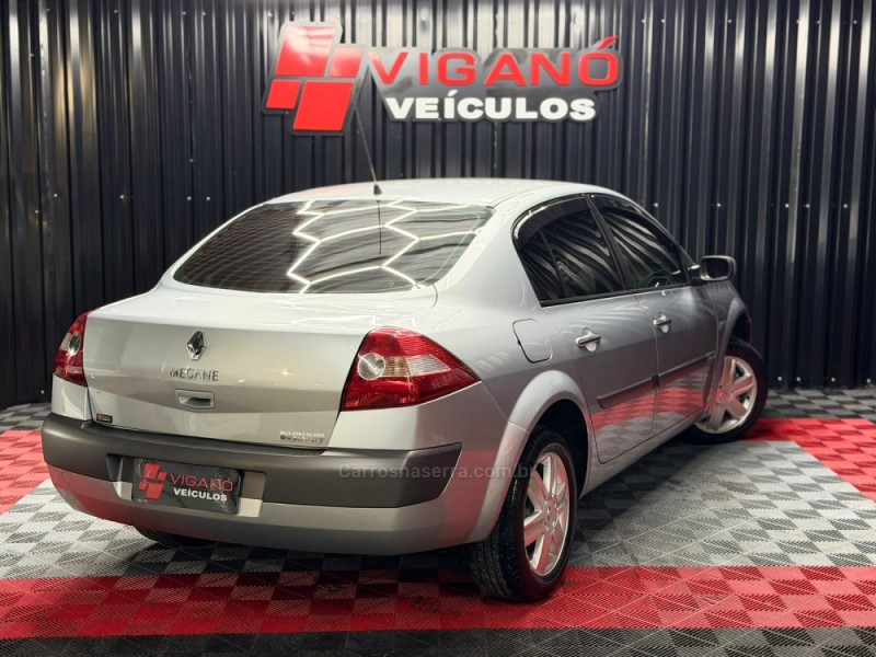 MÉGANE 2.0 DYNAMIQUE SEDAN 16V GASOLINA 4P MANUAL - 2008 - CAXIAS DO SUL