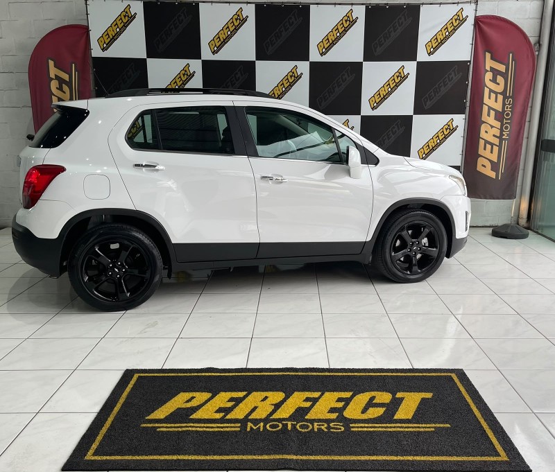 TRACKER 1.8 MPFI LTZ 4X2 16V FLEX 4P AUTOMÁTICO - 2015 - PORTãO